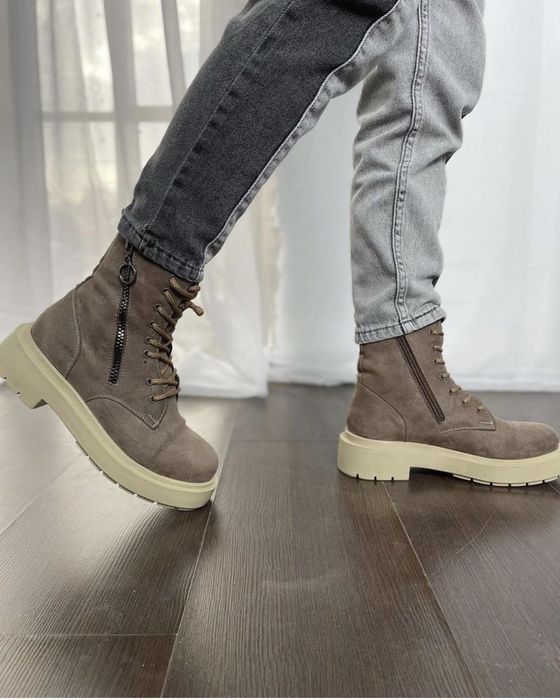 Продам сапоги новые