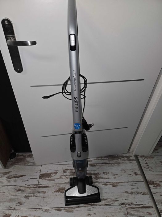 Вертикална прахосмукачка Philips Power Pro Aqua  60 евро