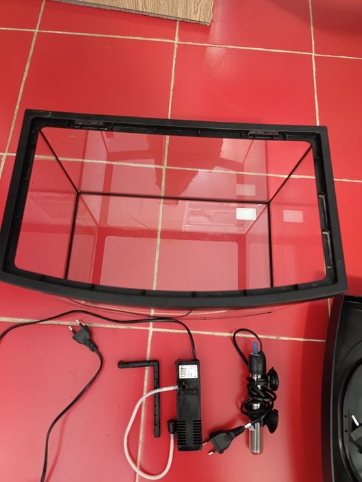 Vând acvariu pești