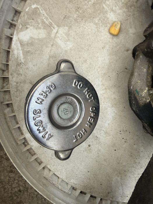 Продам на мерседес 124 пружины помпу