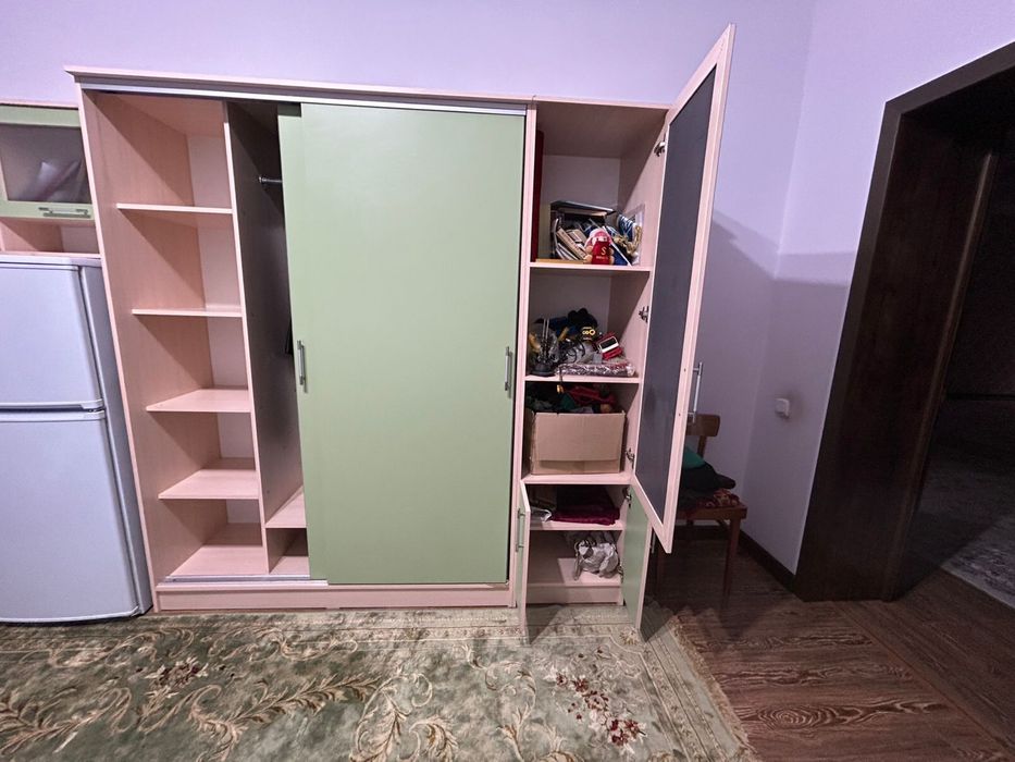 Детская мебель и шкаф