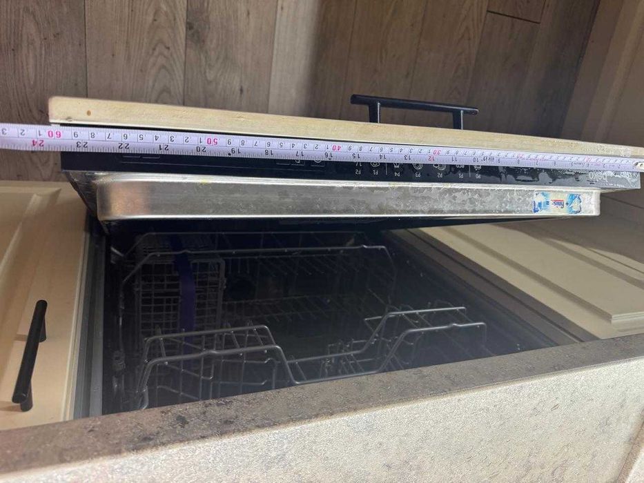 Встроенная посудамойка