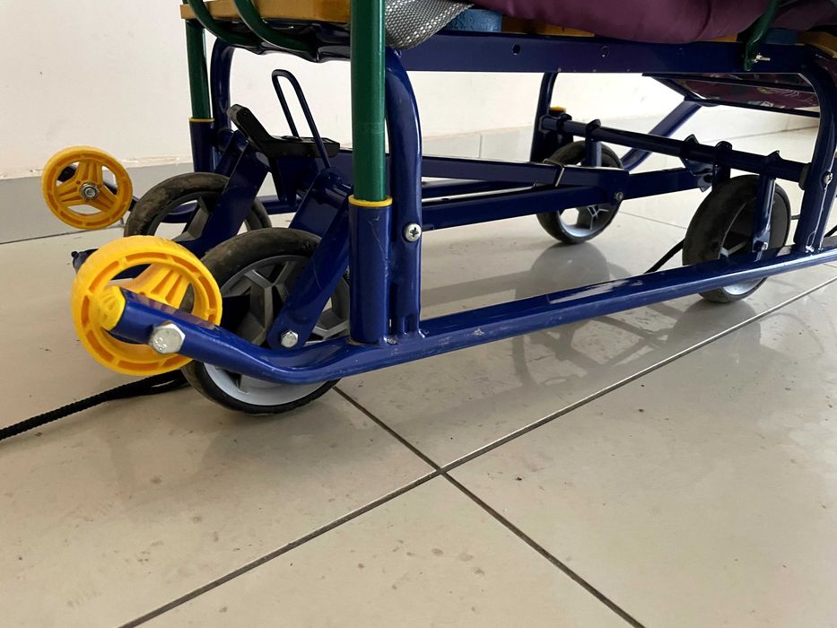 Шейна с колела, дръжка и два термочувала