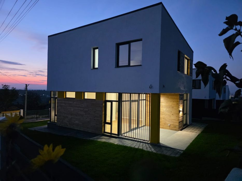 Casa de LUX P+1 in Bucium Family Market