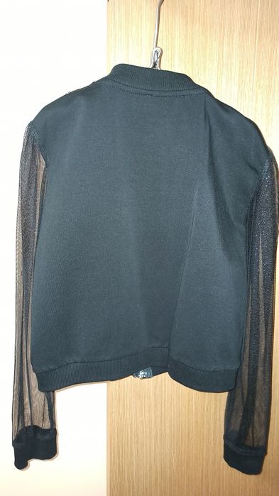 Продам нарядную кофту для девочки