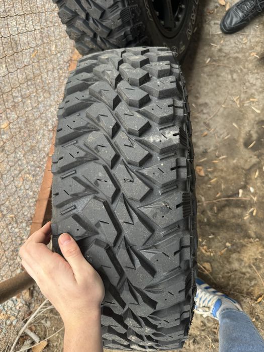 Продам диски с шинами комплект