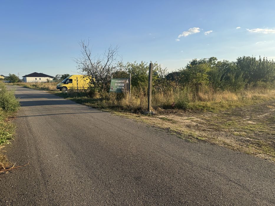 Teren intravilan, strada secundara, asfaltata. 1900mp