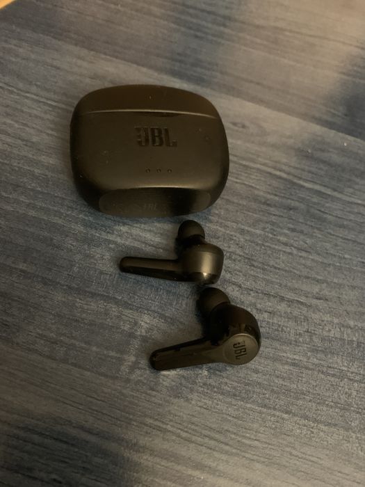 Căști in ear bluetooth JBL și Aukey