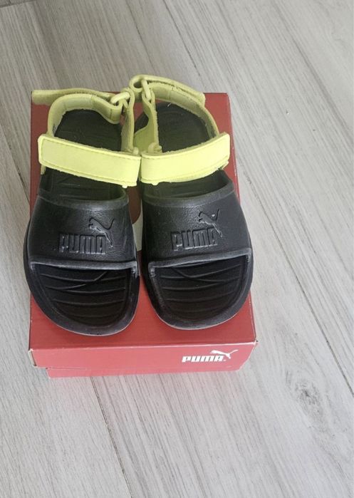 Sandale Puma marimea 25