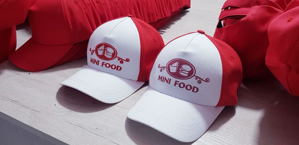 Комбинированные кепки от производителя.