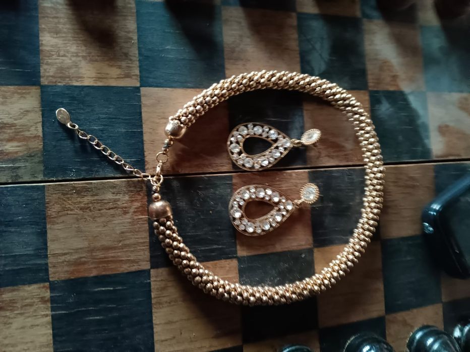 Продам брошки разное