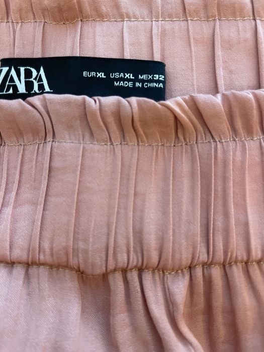 Pantaloni largi  Zara  superbi  mărimea  L /XL