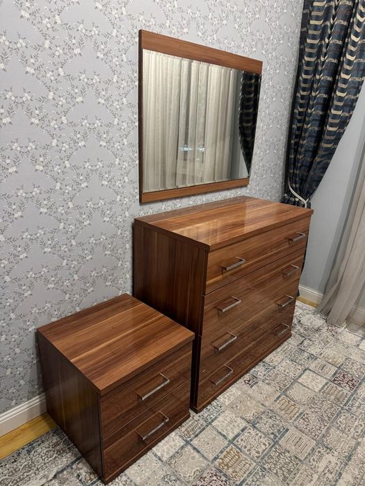 Продам спальный гарнитур