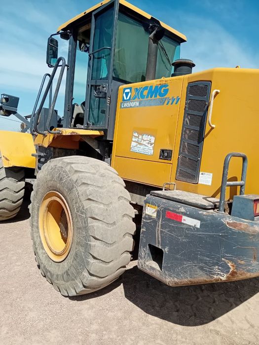 Продаётся погрузчик 3куб