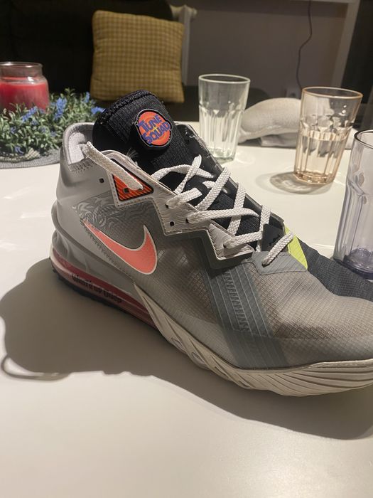 Lebron 18 Low bugs Bunny