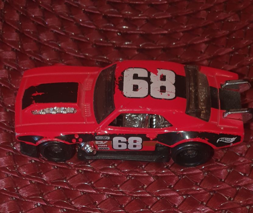 Настолни игри, кукли, топчета, матрьошки  и др.