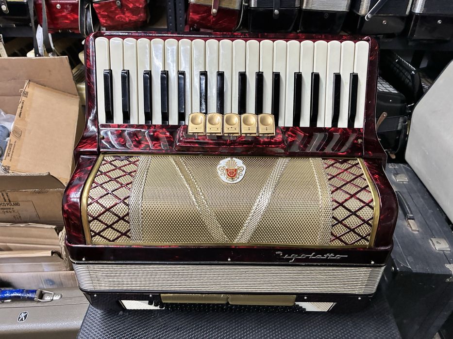Acordeon nemtesc Rigoletti cu 80 de basi