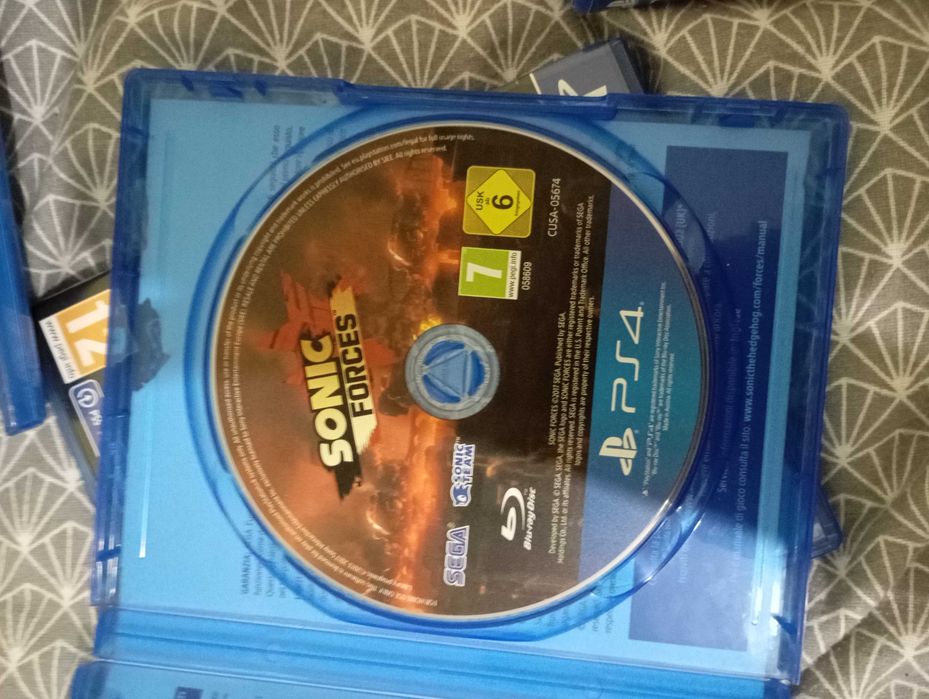 PlayStation 4 погледнете от долу дискрецията