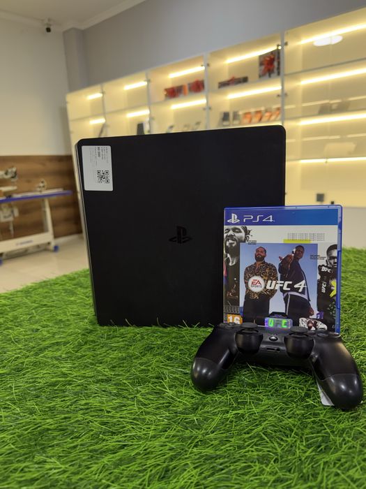 PlayStation 4 Slim в отличном состоянии!