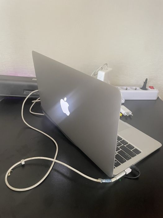 MacBook Air продам срочно