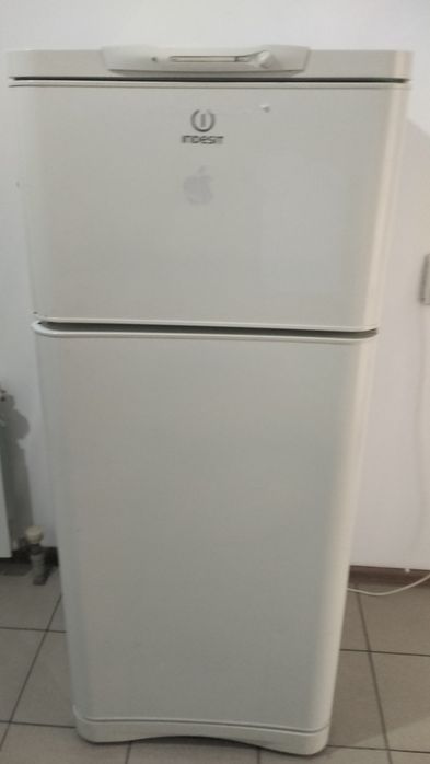 Ппродам холодильник Indesit