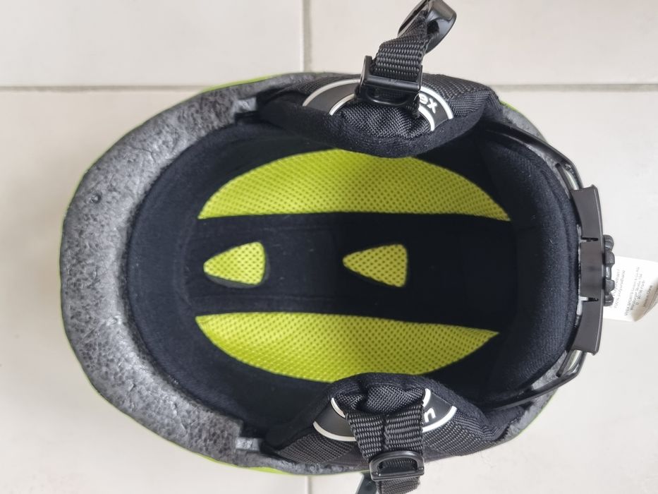 Детска ски сноуборд каска Uvex 52-54 см