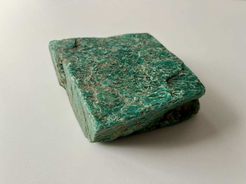 Камень зеленого цвета. 700 грамм