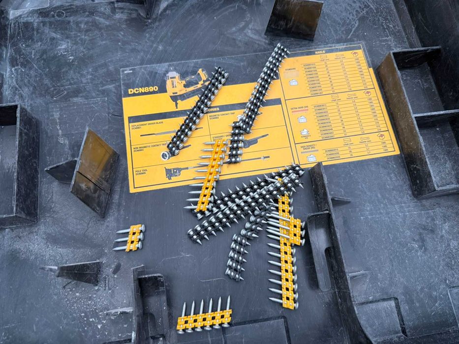 Акумулатор такер Dewalt DCN 890