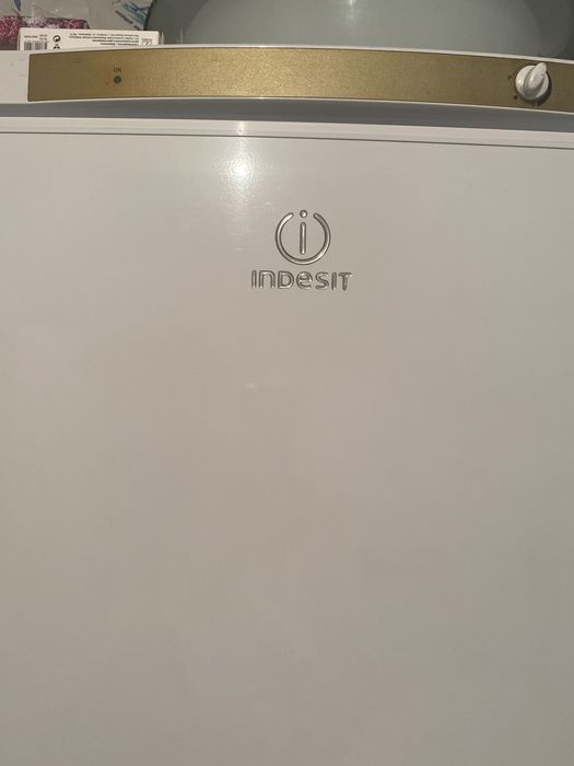 Продам холодильник INDESIT