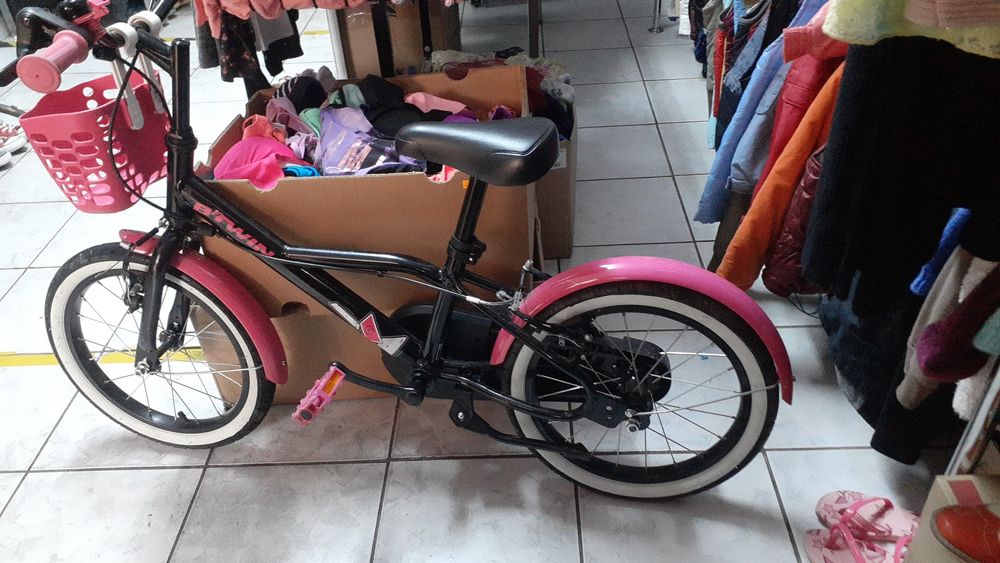 Ofer spre vanzare Bicicleta pentru fetite  4 _7 ani