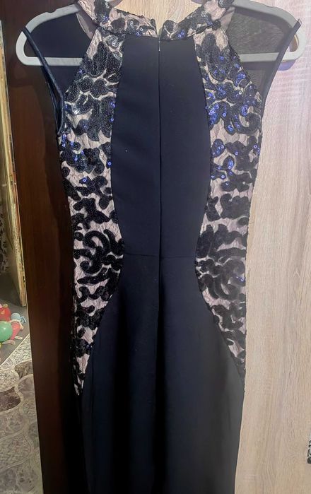 Официална рокля.