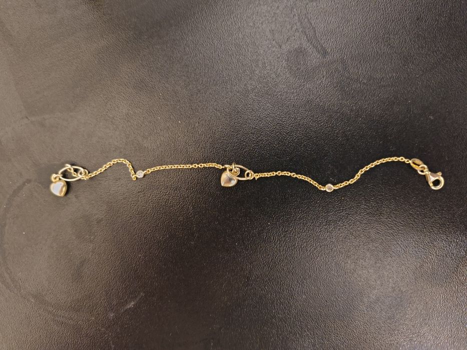 нежна златна гривна