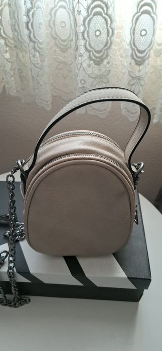 Vand poșeta model deosebit