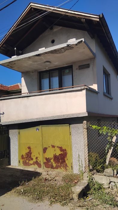 Продава две къщи в с.Усойка общ Бобошево