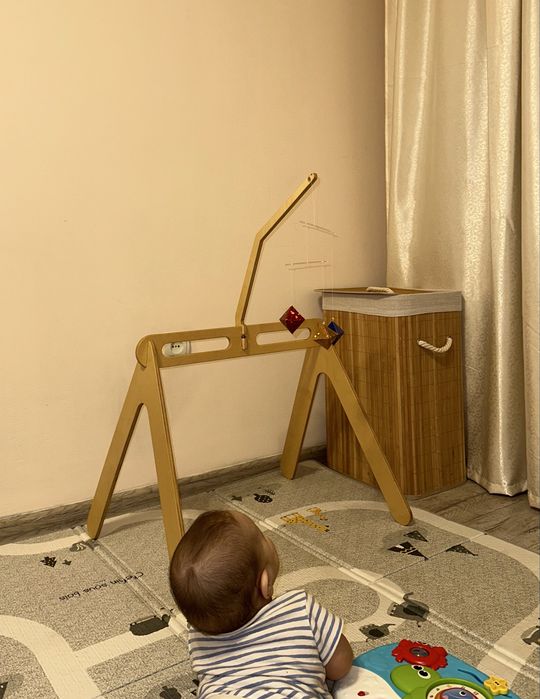 Стойка Монтессори для мобилей