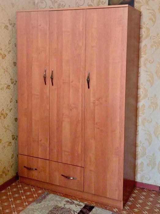 Продам платиной шкаф б/у.