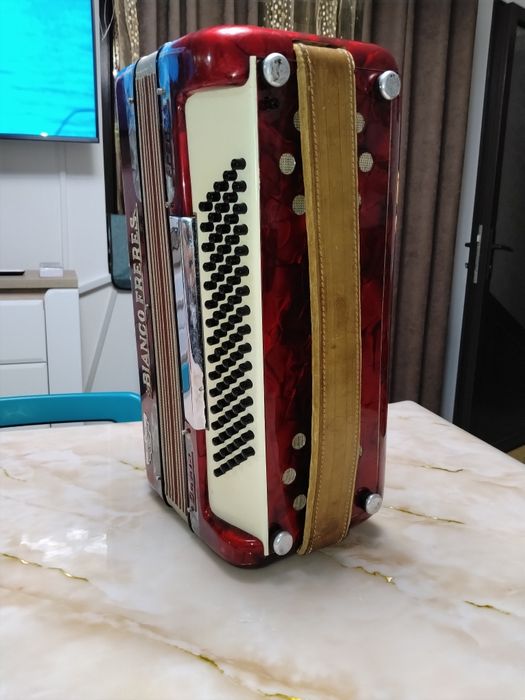 Vând acordeon Bianco Freres