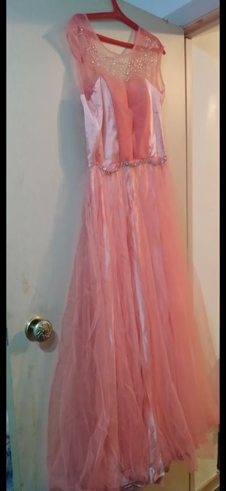 Әдемі көйлек сатылады