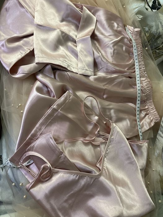 Нежна елегантна пижама