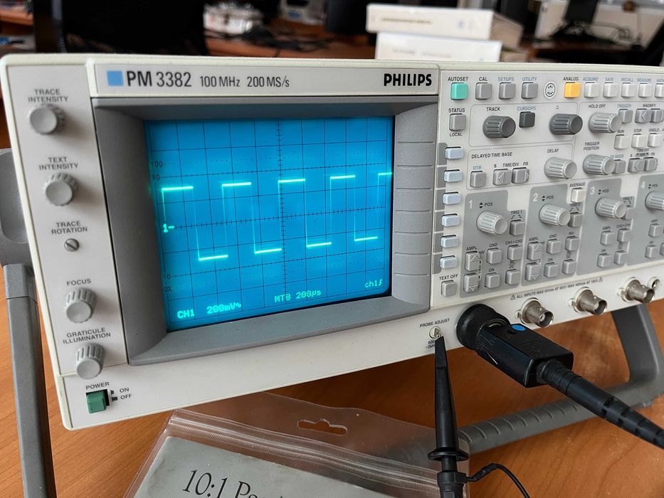 Осцилоскоп Philips (FLUKE) PM 3382 - 4 канален, комбиниран, 100 MHz