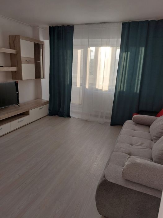 Închiriez garsoniera 42 mp