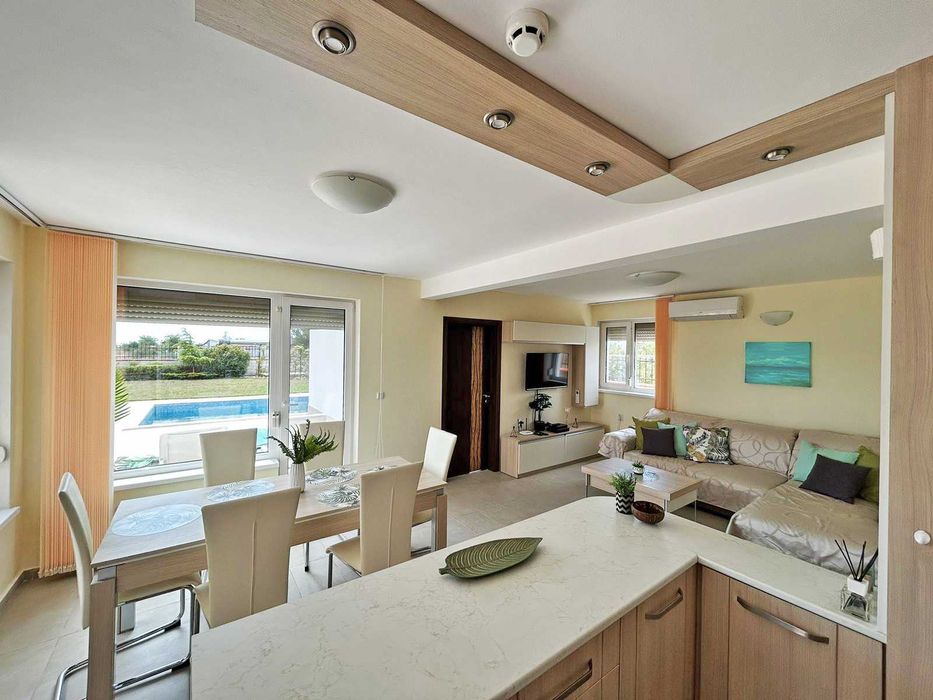 Дава се под наем Къща в с. Топола, Област Добрич - 140 кв.м за 229.5 € - Снимка #10