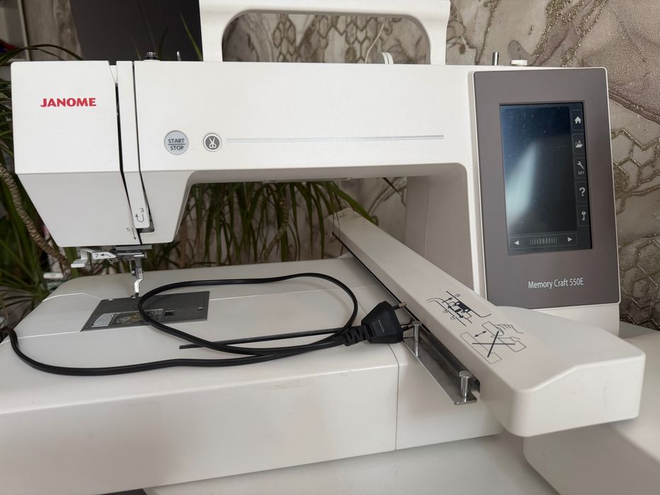 Вышивальные машины Janome 500E и Janome 550E