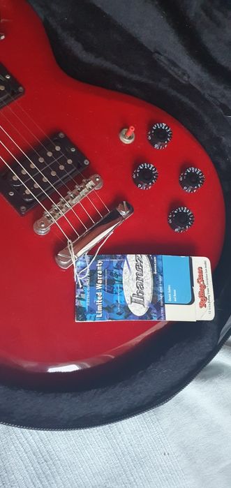 Електрическа китара Ibanez – червена + калъф