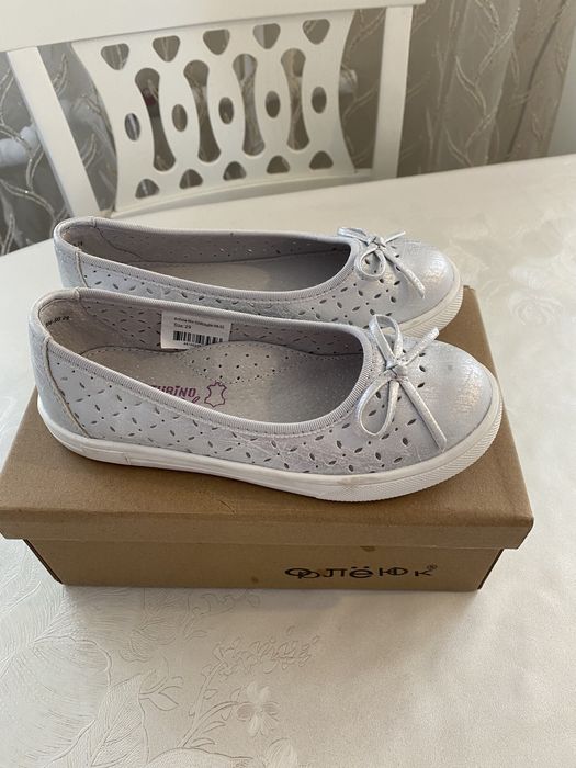 Продам туфли на девочку 29 р.