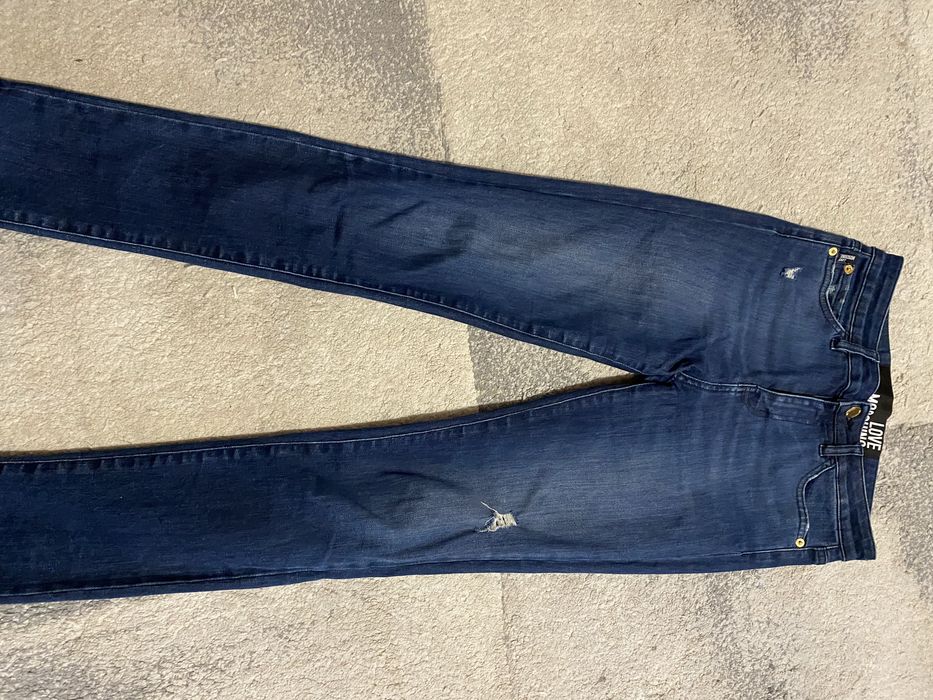 Оригинални дънки love moschino