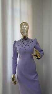 ayollar kiyimi moda va belgilar