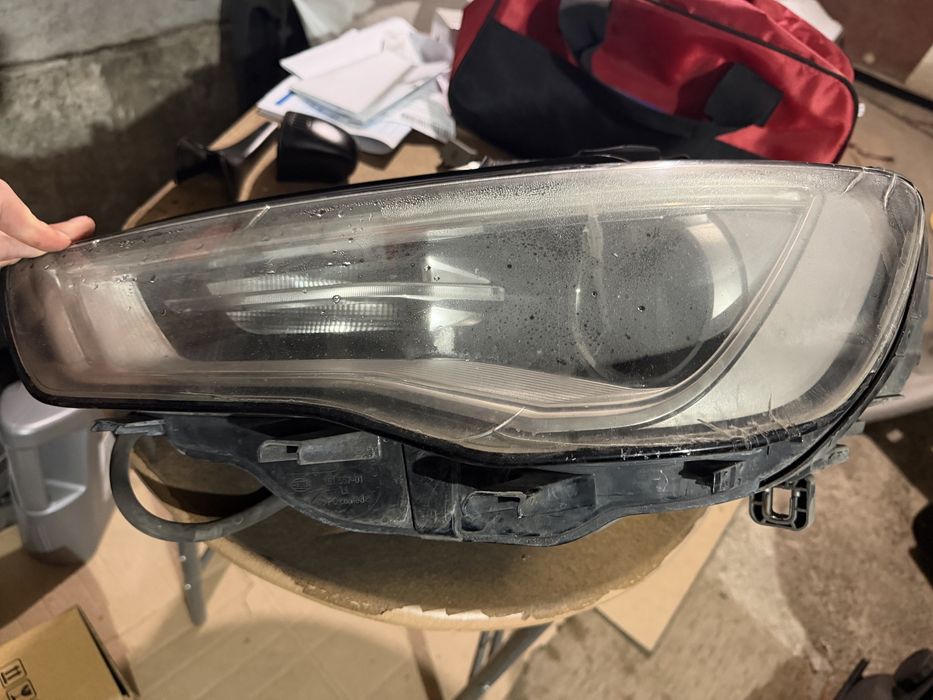 Фар за audi а3 8v спукано стъкло