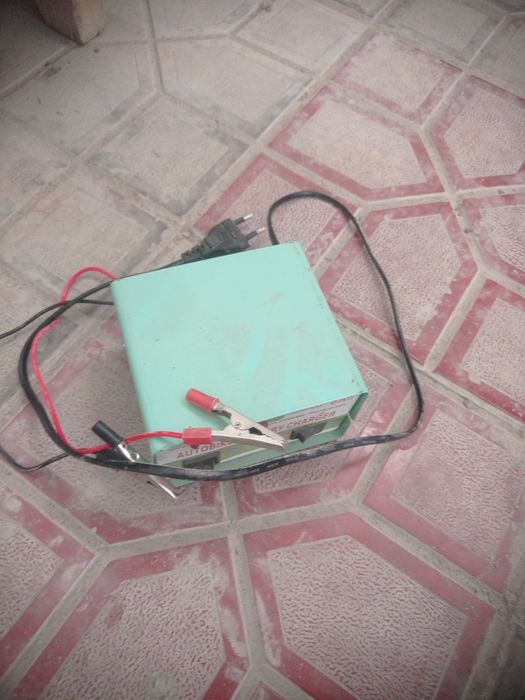 Akumlator zaryadchik