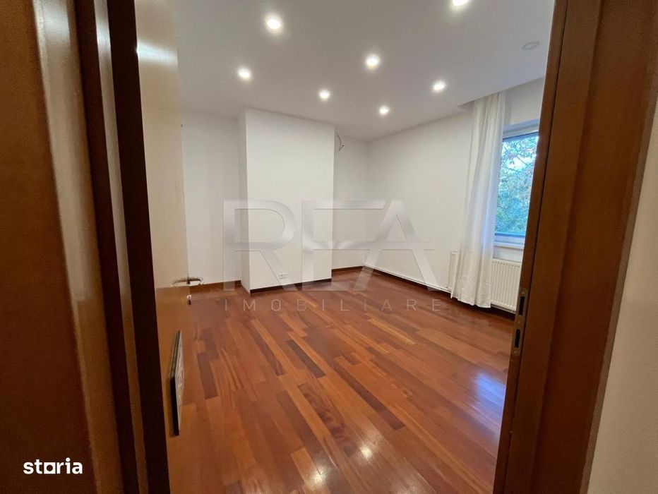Apartament 4 camere  Resedinta
